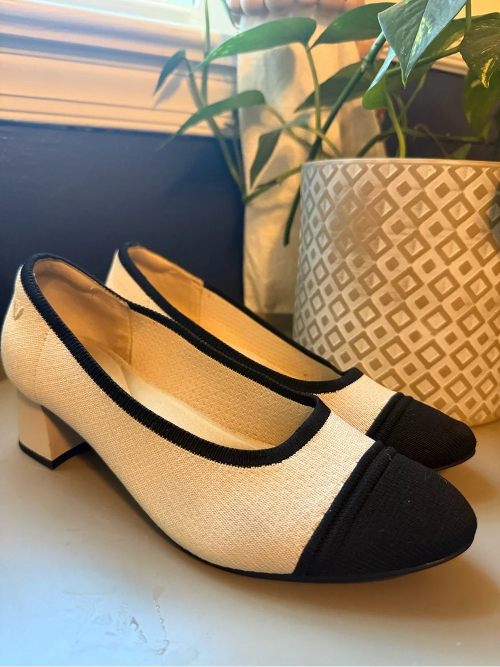 Vivaia 8 Comfy Colorblock Knit Block Heel Pumps Cushioned Arch Support Classic